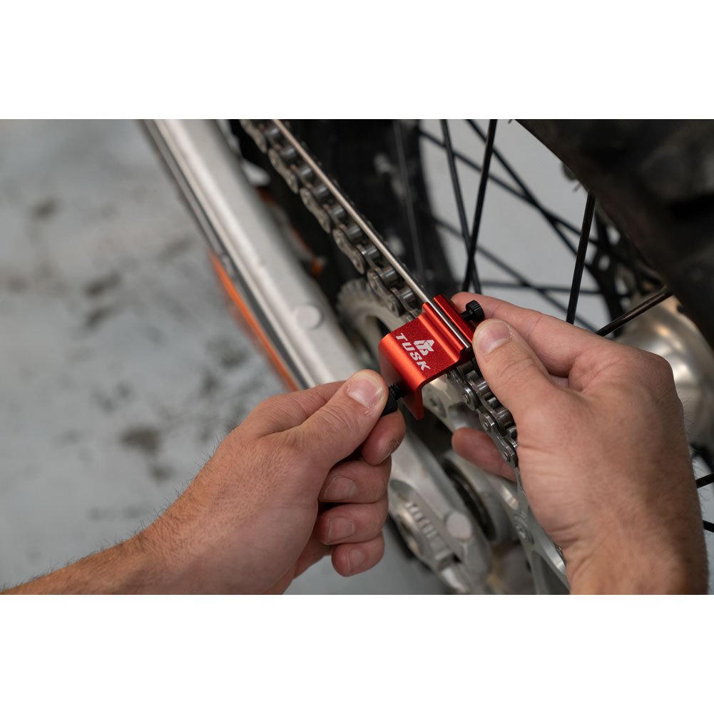 Tusk Chain Alignment Tool