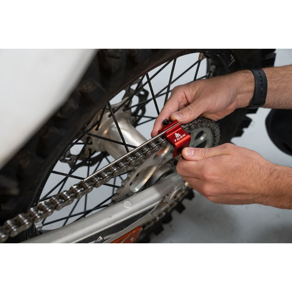 Tusk Chain Alignment Tool